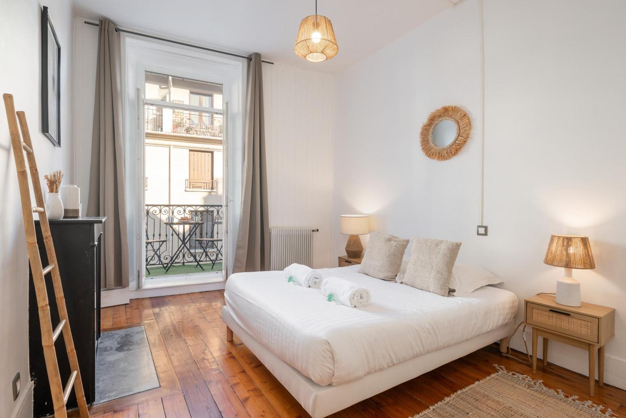 Appartement spacieux et chaleureux coeur de ville Chambéry Extérieur photo