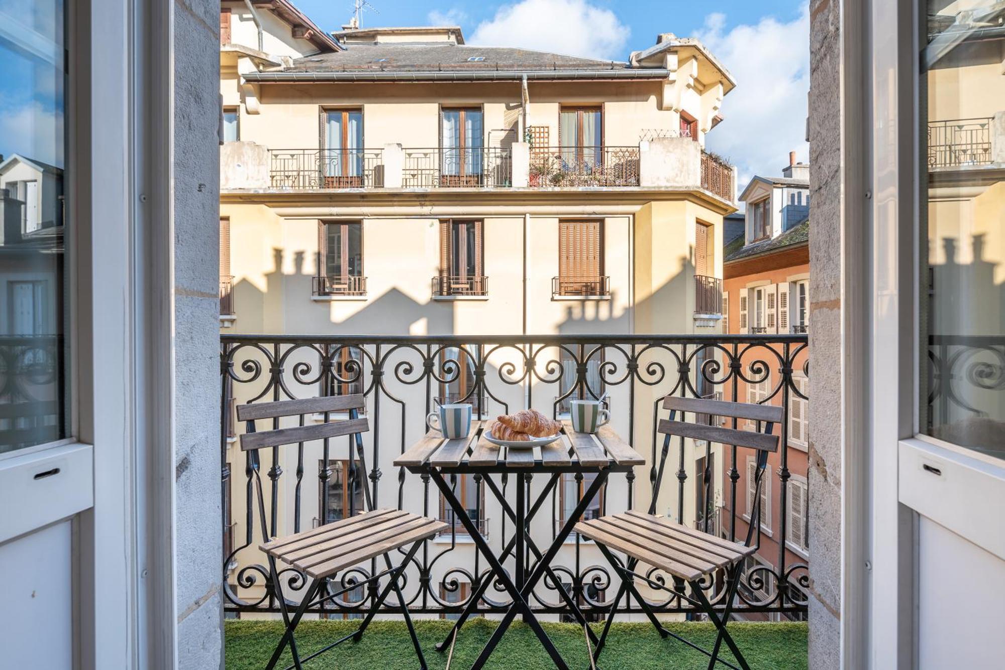 Appartement spacieux et chaleureux coeur de ville Chambéry Extérieur photo